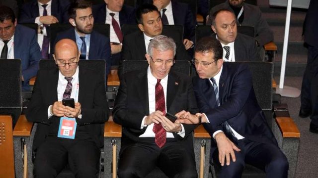 İmamoğlu, Yüz İfadesi Ekrana Verilince Salonu Terk Etti