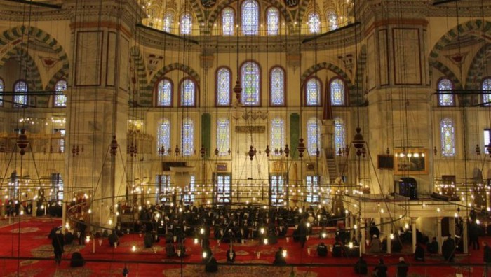 İstanbul Cuma Saati Kaçta? 19 Haziran 2020 İstanbul Cuma Namazı Saat Kaçta Kılınacak?