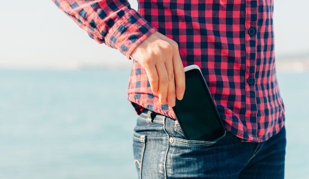 Uzmanlar Cep Telefonunu Cebinde Taşıyan Erkekleri Uyarıyor
