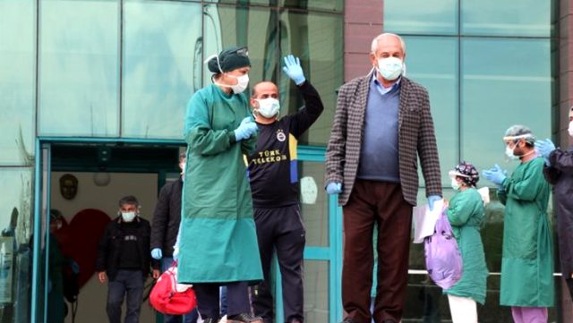 Herkesin Merak Ettiği Soru: Kovid-19, Tedavi Edilen Hastaya Yeniden Bulaşır Mı?