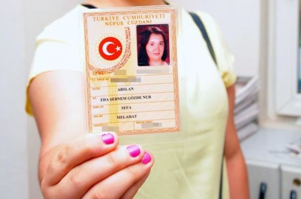 4 İsimli Üniversiteli Kız Adını Yazarken Bile Zorlanıyor