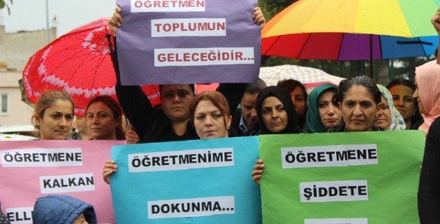 Okul Bahçesindeki Veliden Kadın Öğretmene Şiddet! O Anlar Kamerada