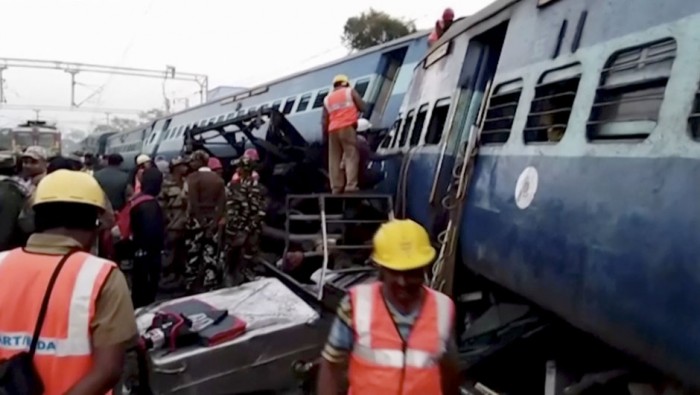 Hindistan’da Tren Kazasında 27 Öldü