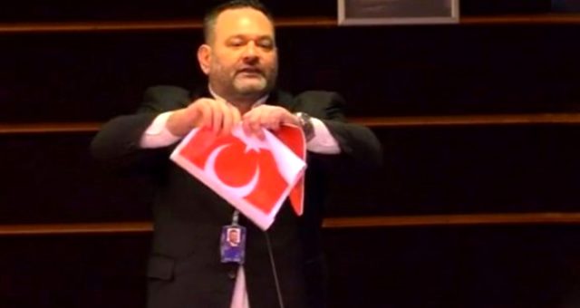 Son Dakika: Türk Bayrağını Yırtan Yunan Vekil Lagos’a Verilen Ceza Belli Oldu