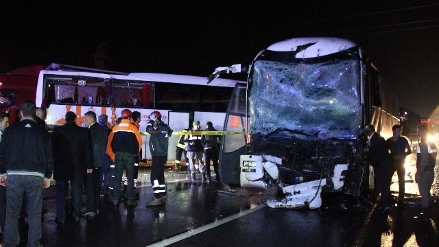 İki Yolcu Otobüsü Çarpıştı: 68 Yaralı