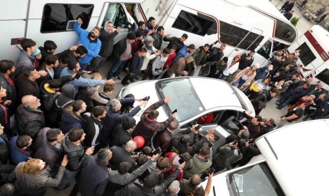 Adana Halkı, Murat Yıldırım’ı Görmek İçin Ramo Dizisinin Setinde İzdiham Oluşturdu