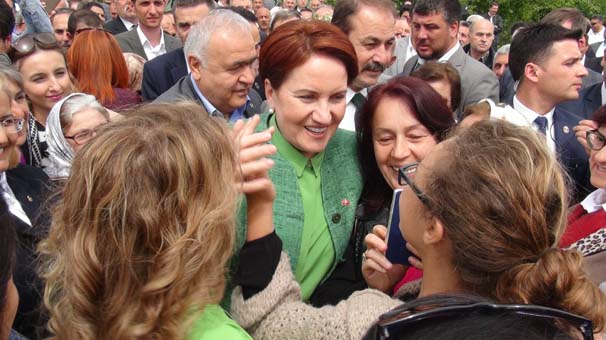 Meral Akşener, Sakarya da 200 Araçlık Konvoyla Karşılandı