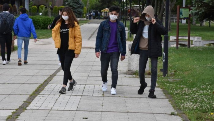 18 Yaş Altı Sokağa Çıkma Yasağı Kalktı mı? Ne Zaman Sokağa Çıkacak? 18 Yaş Altı Seyahat Edebilir Mi?