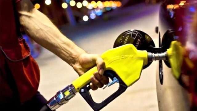 Son Dakika: Benzinin Litre Fiyatına Bu Geceden İtibaren 7 Kuruş Zam Geliyor