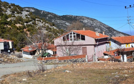 Kanser Hastalarına Şifa Veren Ayvacık, Turistlerin Akınına Uğradı