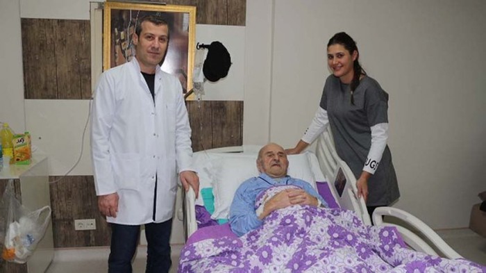 100 Yaşında, Mesanesinden 136 Taş Çıktı