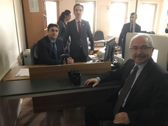 Vali Yaman Yeni Kimlik Kartı Müracaatını Yaptı