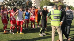 Futbolu Değil Silahları Konuşturdular