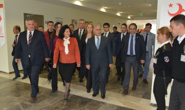 Vali Civelek, İncelemelerde Bulundu