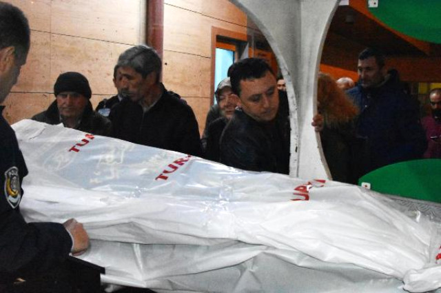 İran’da Düşen Jetin Kadın Pilotu Melike Kuvvet’in Cenazesini Konya’da Annesi Karşıladı