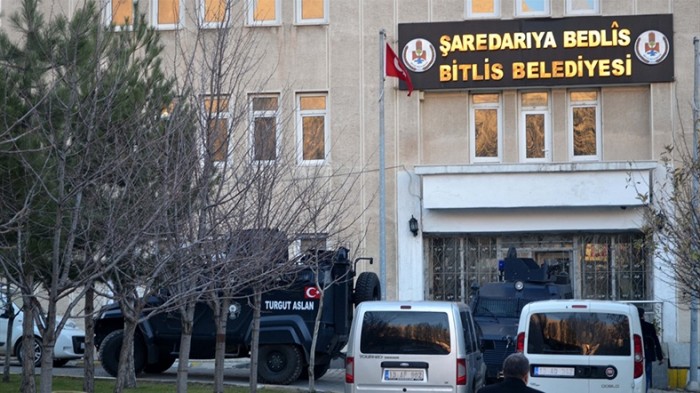 Bitlis Belediyesi’ne Operasyon! Belediye Eş Başkanları Gözaltında