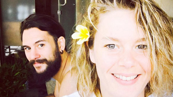 Burcu Biricik Balayı Selfiesi Paylaştı