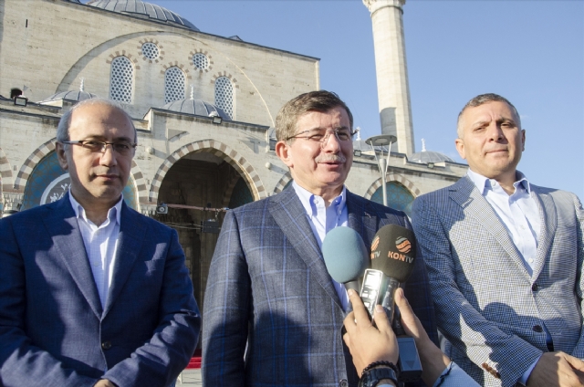 Davutoğlu, Bayramı Konya’da Karşıladı, Yanında Bakan Elvan da Vardı