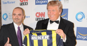 Fenerbahçe USA Derneği, Donald Trump’a Forma Hediye Etmişti