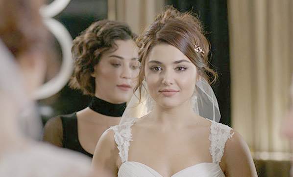 Güzel Oyuncu Hande Erçel Gelin Oldu