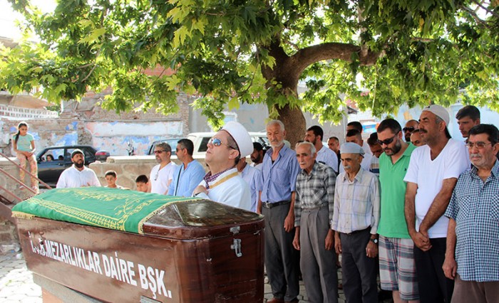 Hüsnü Şenlendirici’nin Anneannesi Hayatını Kaybetti