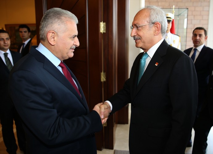 Başbakan Yıldırım ve Kılıçdaroğlu Birlikte Kameraların Karşısına Geçti