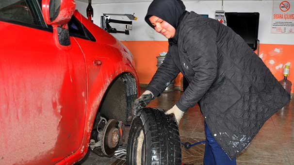 Kadın Girişimci, KOSGEB Kredisi ile Oto Lastik Tamirhanesi Açtı