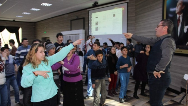 Manisa’da engelli öğrenciler için yıl sonu eğlencesi düzenlendi.