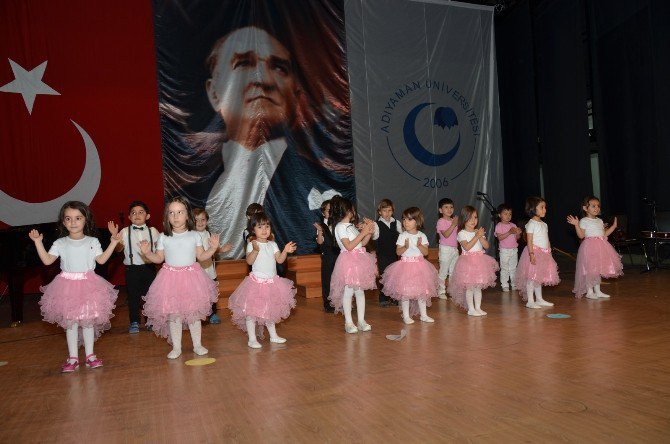 Minik Öğrencilerden Yıl Sonu Programı