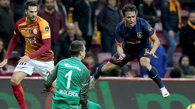 Muslera, Bu Kez Çalım Yaparken Çuvalladı