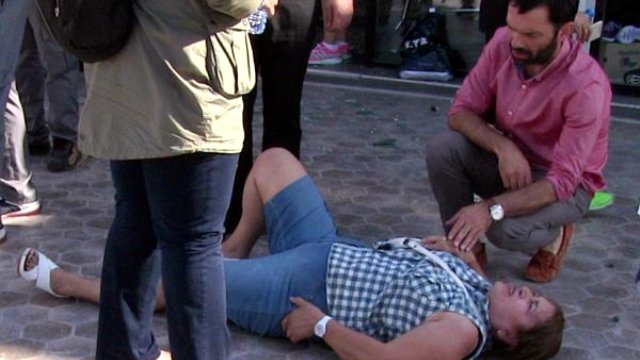 Otomobil İşyerine Girdi, 9 Aylık Bebek Son Anda Kurtuldu