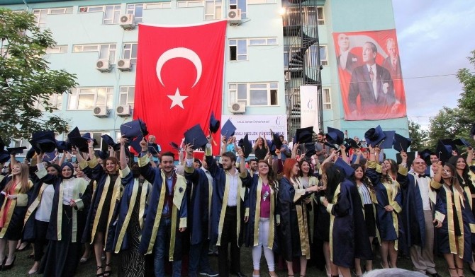 Saruhanlı Meslek Yüksekokulu’nda Mezuniyet Töreni