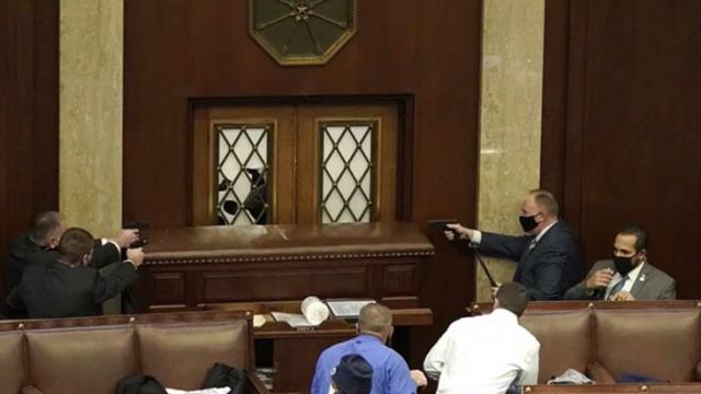 Son Dakika: ABD’de Kongre Binası Baskını Sırasında Hayatını Kaybedenlerin Sayısı 4’e yükseldi