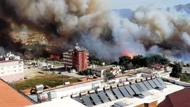 Son Dakika! Hatay’da Çıkan Yangın Yerleşim Yerlerine Sıçradı