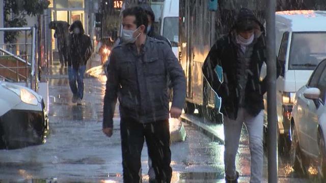 Son Dakika! Sıcaklık 15 Derece Birden Düştü, Uyarıların Ardından İstanbul’da Kar Yağışı Başladı