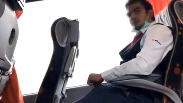 Ünlü Otobüs Firmasında Rezalet! Muavin, Yan Koltuğundaki Genç Kıza Bakarak Mastürbasyon Yaptı