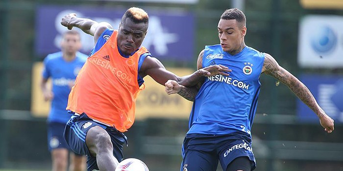 Fenerbahçeli Emenike ve Van der Wiel: Madem Oynatılmayacaktık, Neden Affedildik