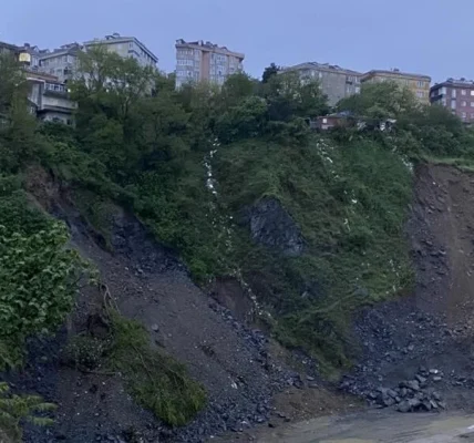 Gaziosmanpaşa'da Toprak Kayması: Tahliye Sayısı 30'a Çıktı