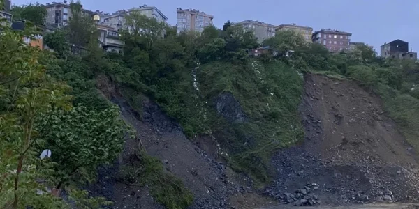 Gaziosmanpaşa'da Toprak Kayması: Tahliye Sayısı 30'a Çıktı