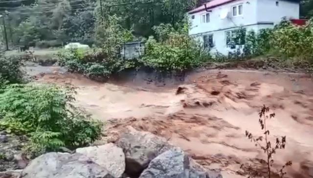 Giresun’da Etkili Olan Yağış, Sele Neden Oldu! Yüreklerin Ağza Geldiği Anlar Kamerada