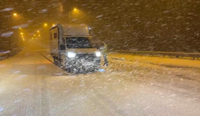 İstanbul’da Günlerce Sürecek Kar Yağışı Başladı! Uyarılar Art Arda Geliyor