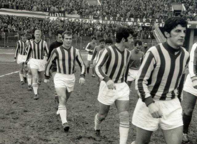 Kadıköy’de Alex ve Lefter Küçükandonyadis’in heykellerinin yanına Can Bartu heykeli dikiliyor