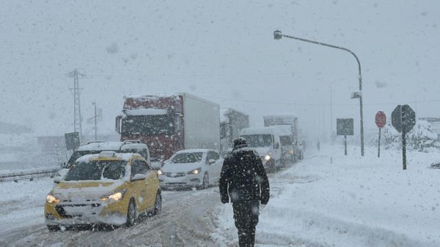 Meteoroloji 26 Ocak Tarihli Raporunu Yayımladı! Kar Yağışı Türkiye’yi Terk Etmiyor, 32 İl İçin Sarı ve Turuncu Kodlu Uyarı