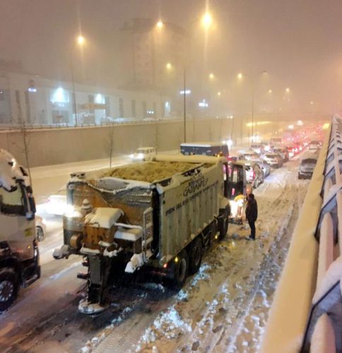 Son Dakika! Yoğun Kar Nedeniyle Tarsus-Adana-Gaziantep Otoyolu’nda Ulaşım Sağlanamıyor, 2 Bin Kişi Kurtarıldı